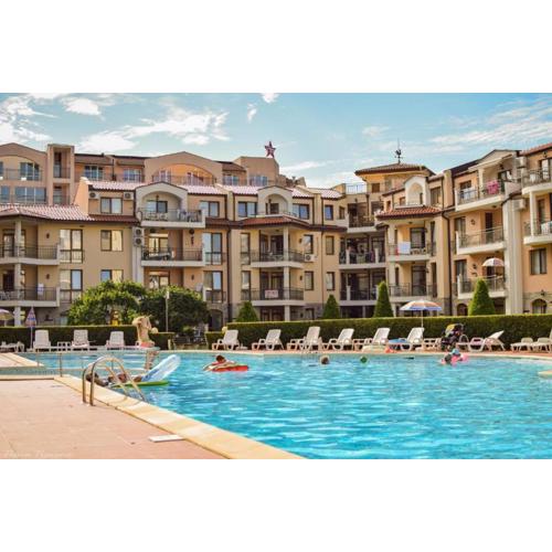 3 Bedroom Apt with Pool Views at Arcadia Complex