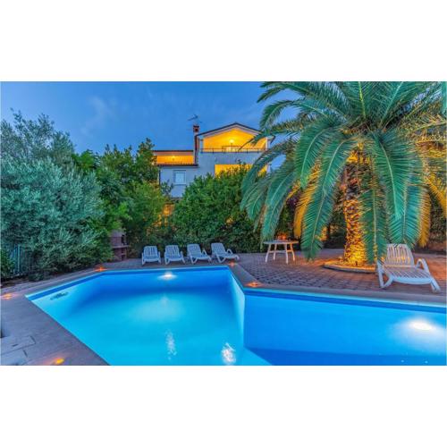 3 Bedroom Awesome Apartment In Pula