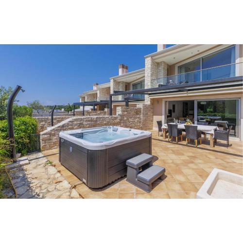 3 Bedroom Awesome Home In Umag