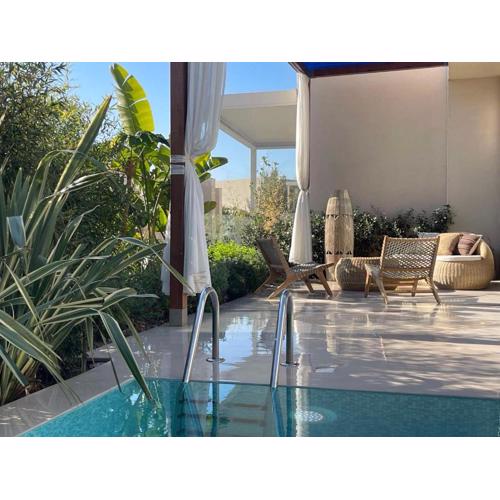 3-bedroom beach villa with a pool and private sauna in Green Coast Palase