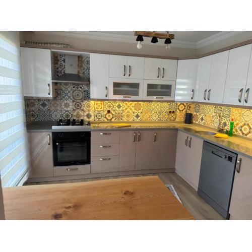 3 bedroom Close to Mall and bus station