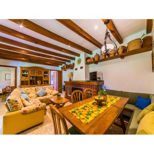 3-bedroom country house with pool