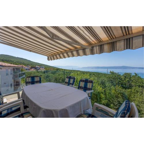 3 Bedroom Cozy Apartment In Crikvenica