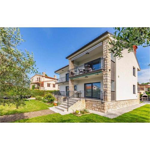 3 Bedroom Cozy Apartment In Medulin