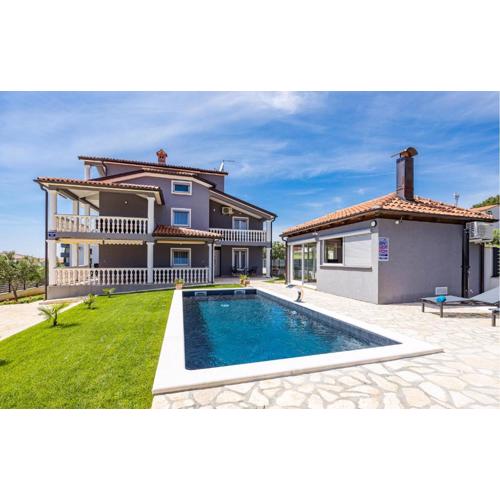 3 Bedroom Cozy Apartment In Medulin