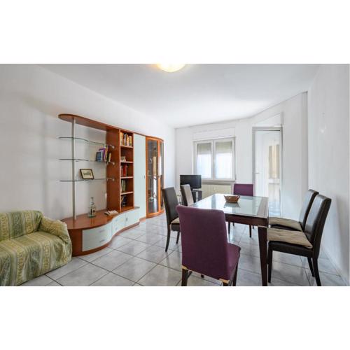 3 Bedroom Cozy Apartment In Pescara