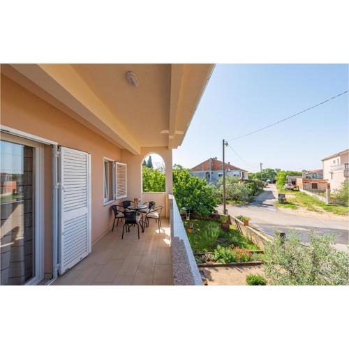 3 Bedroom Cozy Apartment In Zadar