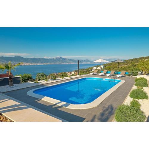 3 Bedroom Cozy Home In Mastrinka