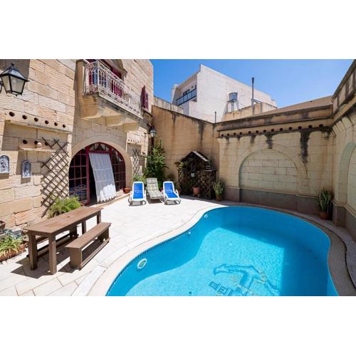 3 Bedroom Farmhouse with Private Pool
