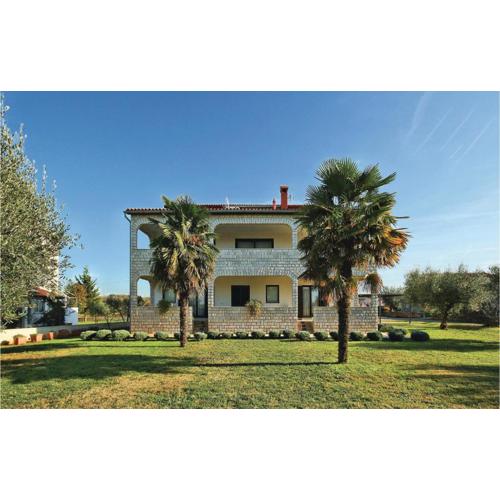 3 Bedroom Gorgeous Apartment In Porec