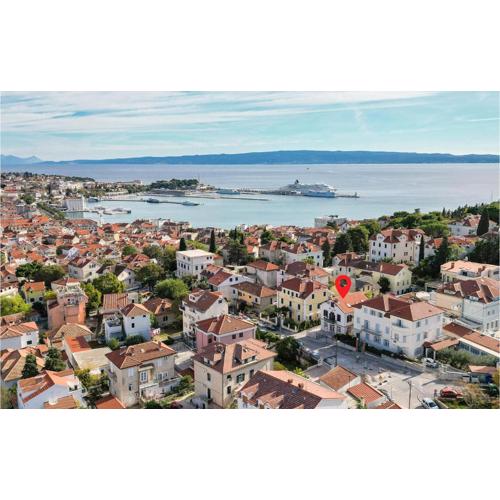 3 Bedroom Gorgeous Apartment In Split
