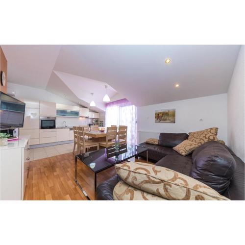 3 Bedroom Gorgeous Apartment In Trogir