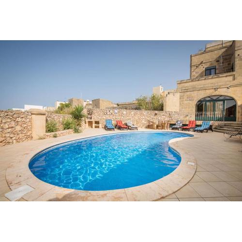 3 Bedroom Holiday Home with Private Pool and Views