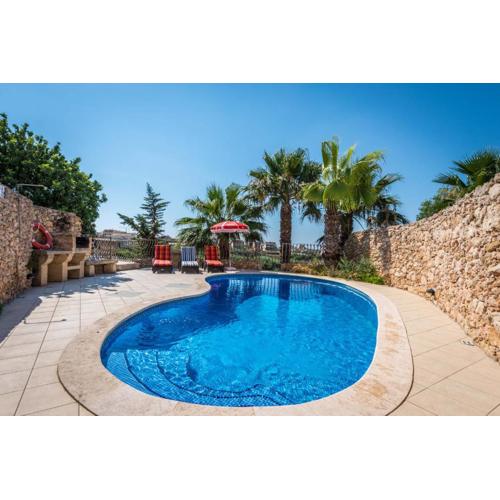3 Bedroom Holiday Home with Private Pool and Views