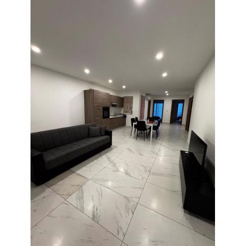 3 bedroom maisonette next to Pacaville