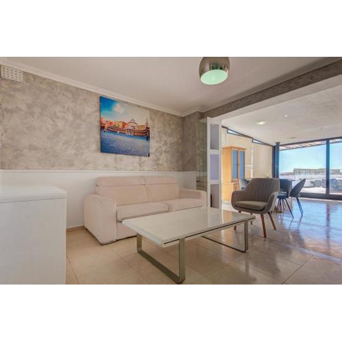 3 Bedroom Penthouse with Jacuzzi and BBQ