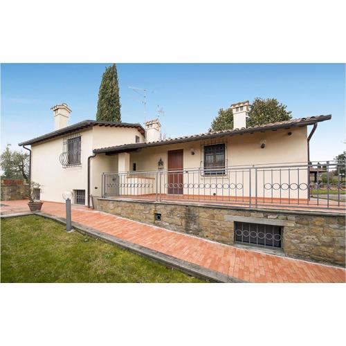 3 Bedroom Pet Friendly Home In Arezzo
