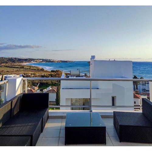 3 Bedroom Seaview Villa direct in Coral Bay with Pool