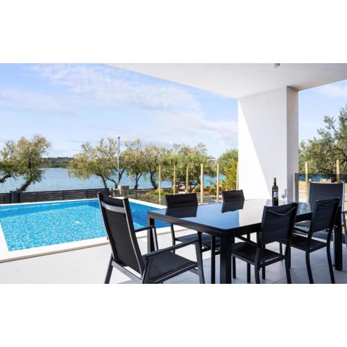 3 Bedroom Stunning Apartment In Vodice