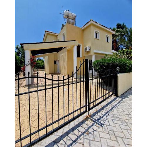 3 Bedroom Villa, close to Coral Bay strip and the beach