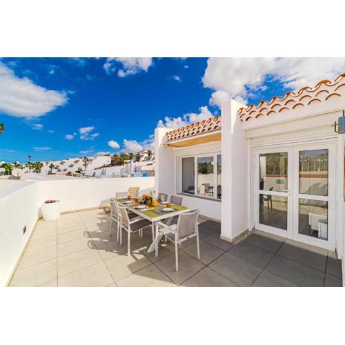 3 bedrooms apartment in Island Village pool view
