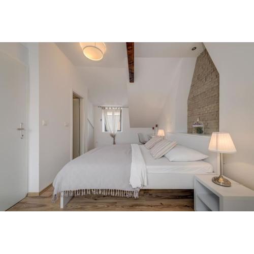 3 bedrooms charming stone house in old town