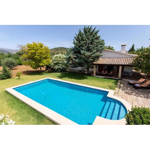 3 bedrooms villa with pool near Pollensa by Renthousing