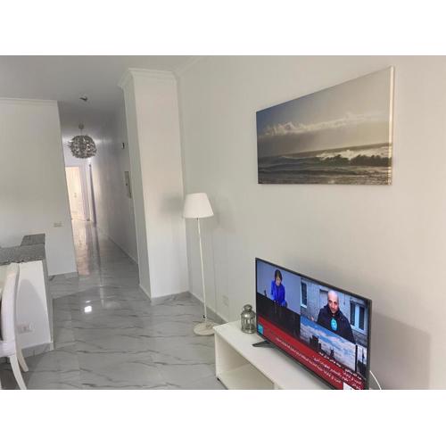 شقه فندقيه 3 غرف حمامين و مطبخ و حديقه خاصه امام الجامعه الامريكيه و مول point 90