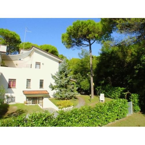 3 room flat with WI-FI and private patio in a green area of Lignano Sabbiadoro