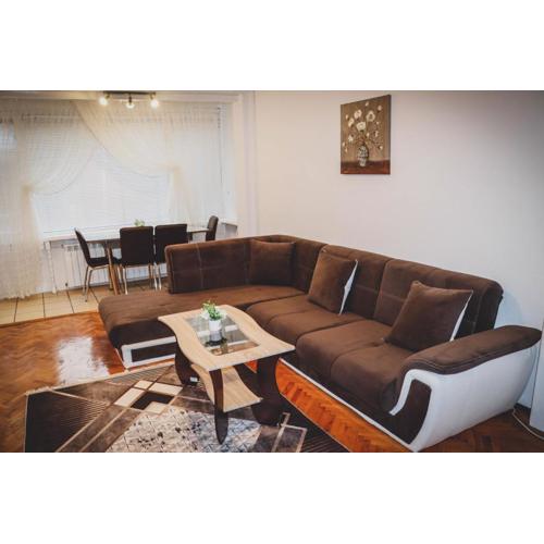 3 ROOMS, LOFT APARTMENT, Located RIGHT in CENTER!!!