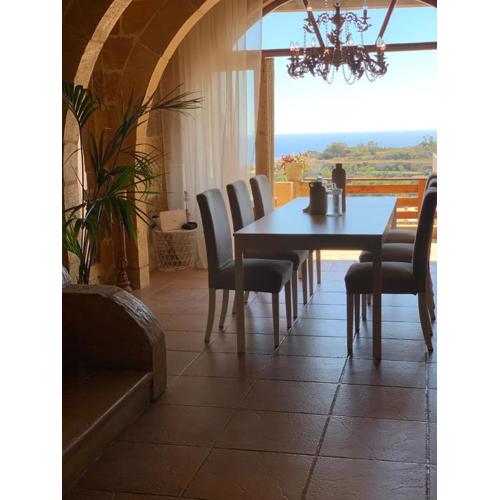 300y/o Farmhouse BLUE LAGOON VIEWS /AC/POOL QALA
