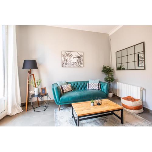 33MAL1082- Big 2BR apartment near Sagrada Familia
