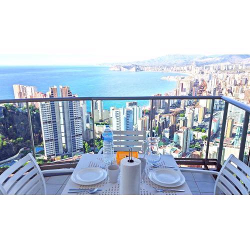 36th floor - Highrise apartment with private terrace & amazing sea views