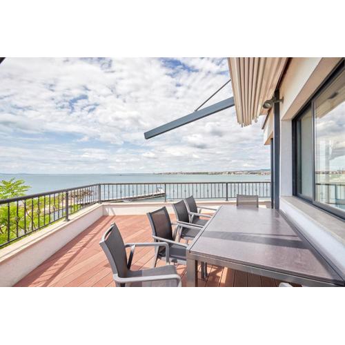 3BD Beach Paradise with a Stunning View with Parking by Flat Mаnаger