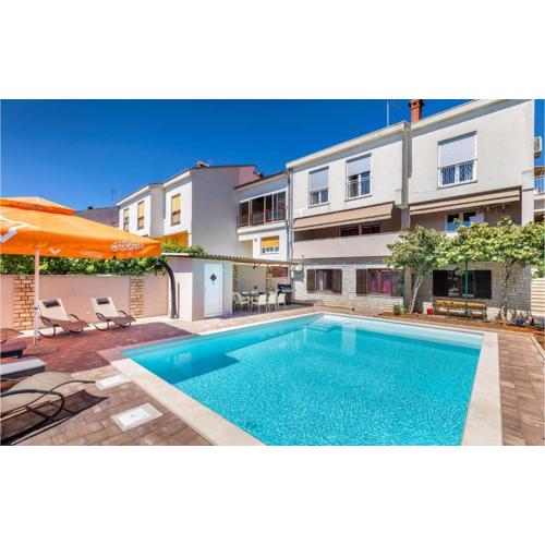 4 Bedroom Beautiful Apartment In Pula