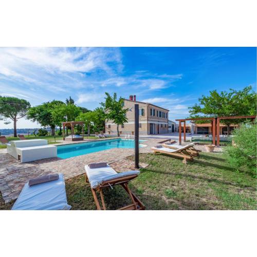 4 Bedroom Beautiful Home In Senigallia