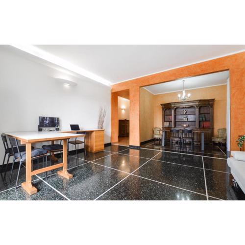 4 Bedroom Cozy Apartment In Genova