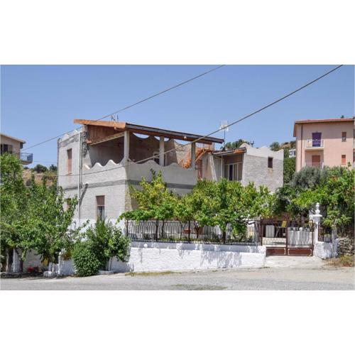 4 Bedroom Cozy Home In Reggio Calabria