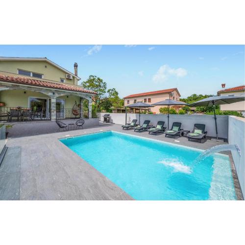 4 Bedroom Gorgeous Home In Pula