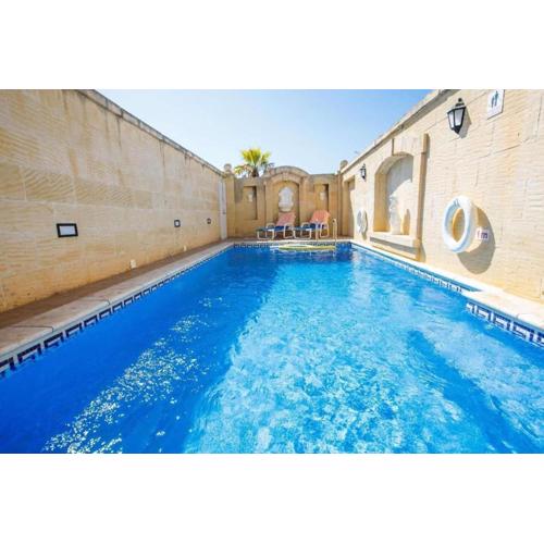 4 Bedroom Holiday Farmhouse with Private Pool