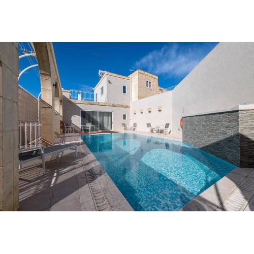 4 Bedroom Holiday Home with Private Pool in Island of Gozo