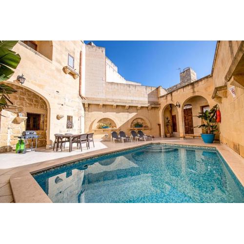 4 Bedroom Holiday Home with Private Pool