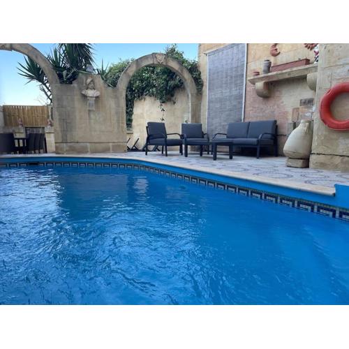 4 Bedroom house with pool and beautiful views