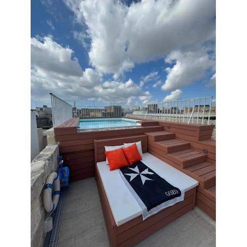 4 Bedroom House with Swimming Pool
