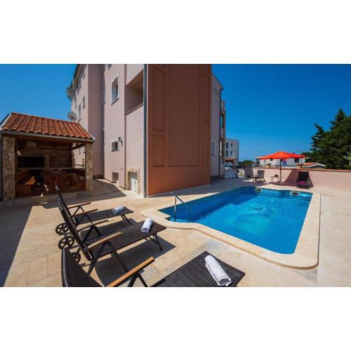 4 Bedroom Lovely Apartment In Pula