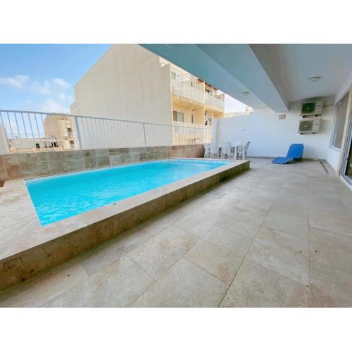 4 Bedroom maisonette with private pool