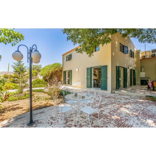 4 Bedroom Nice Home In Ragusa