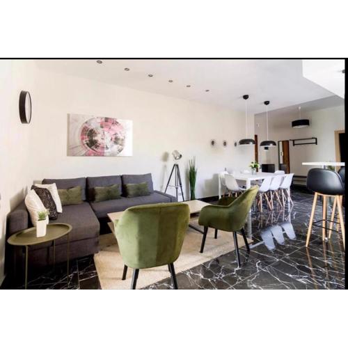 4 bedroom penthouse in center of Athens