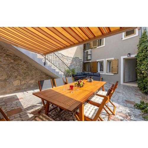4 Bedroom Stunning Home In Crikvenica