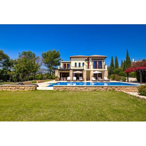 4 bedroom Villa Galinios with large private pool, Aphrodite Hills Resort